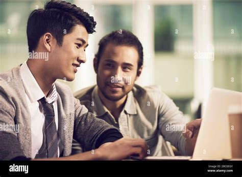 Men Using Laptop Together Hi Res Stock Photography And Images Alamy