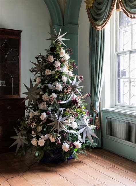 You Have To See These Flower Christmas Trees