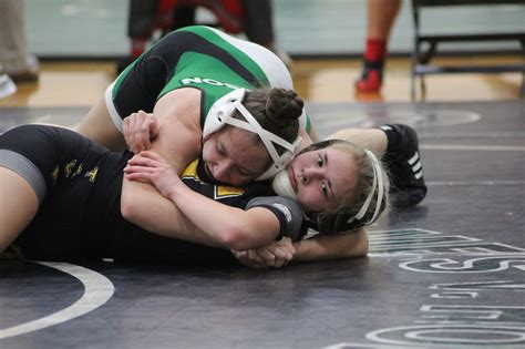 Mason Girls Hit The Mat This Season For Comets Wrestling Program Mhs