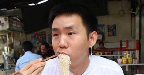 Sekarang kan mulai diomongin, 'pak menegaskan pernyataan anung, direktur pengendalian penyakit menular kemenkes, wiendra waworuntu mengatakan, hingga saat ini, makanan belum terbukti dapat menularkan virus corona. Pakaian dan Kebersihan Diri Pengendali Makanan