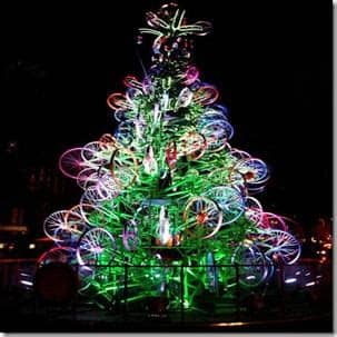 Pembuatan pohon natal ini memakan waktu selama dua pekan lamanya dan menghabiskan dana sebesar 12 juta rupiah, namun dana itu dimanfaatkan untuk. MENGAKU BACKPACKER: TREE-CYCLE: 10 KREASI POHON NATAL DAUR ...