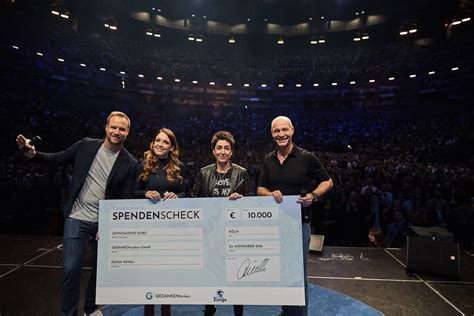 (dankesrede anlässlich der verleihung des friedenspreises 2016). Dunja Hayali und Peter Maffay erhalten den ersten ...