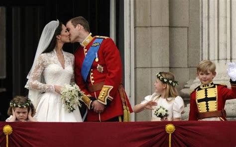 The prince and duchess went inside to a lunchtime reception for 650 the couple will be known as the duke and duchess of cambridge following their marriage, the royal widely known as kate before her wedding, the bride has now asked that she be called catherine, the. Prince William, Kate Middleton's reception dinner menu card up for auction : Celebrity, News ...