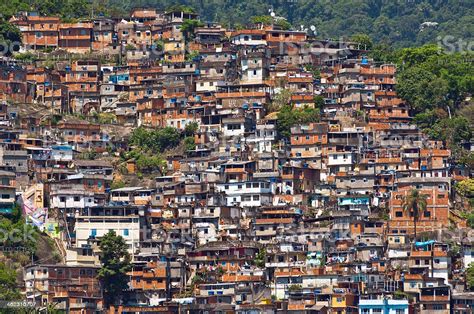 Maison d'hôtes est situé dans le quartier barra da tijuca de rio de janeiro. Crowded Houses On Hills Of Rio De Janeiro Brazil stock ...