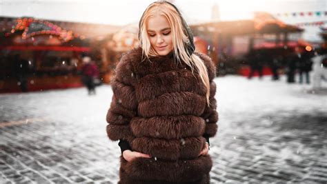 Alena Emelyanova Women Blonde Women Outdoors Ivan Gorokhov Long Hair Fur Portrait Snow