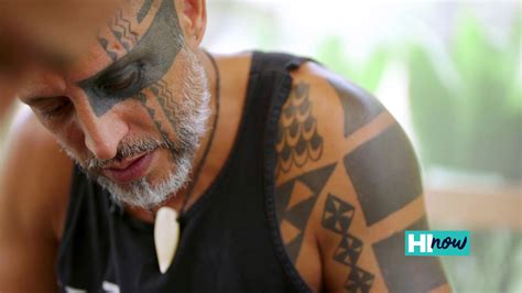 Kā Uhi Traditional Hawaiian Hand Tap Tattoo Youtube