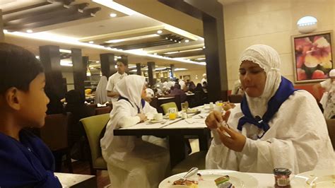 Suasana Di Restaurant Al Safwa Tower Dar Al Ghufran Hotel Makkah Youtube