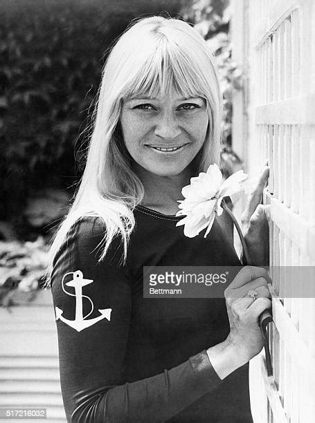 Mary Travers Singer Photos And Premium High Res Pictures Getty Images