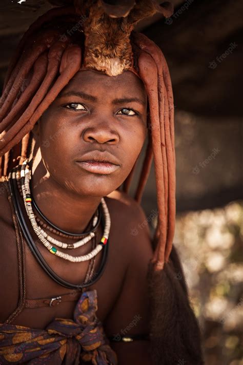 Premium Photo Portrait Of An African Girl From The Himba Tribe