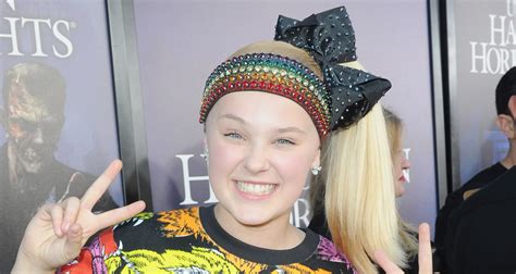 She is american as per nationality and as far as her. JoJo Siwa Switches Up Her Blonde Hair - See Her New Look ...