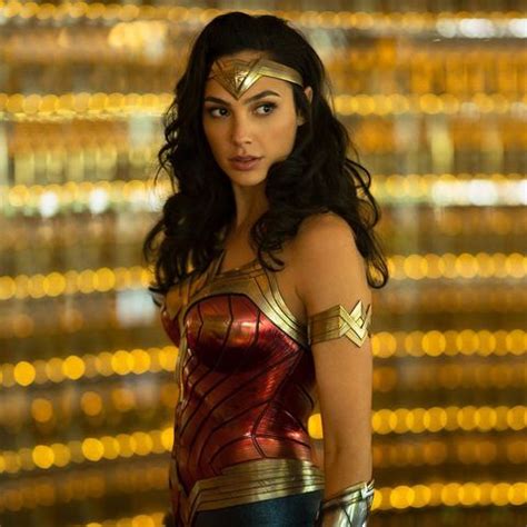 Wonder woman movie reviews & metacritic score: Why is DC telling us Wonder Woman 1984 is "not a sequel"?