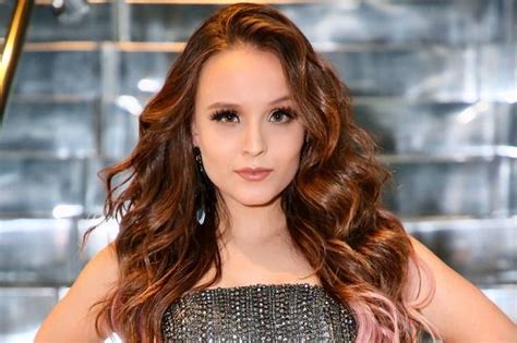Larissa manoela tem 1,53 m, mas sabe crescer nas fotos, com alguns looks que usa. WhatsApp da Larissa Manoela 2021 (Número de Telefone)