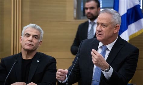 בני גנץ עבר את הניתוח בהצלחה. יאיר לפיד נגד גנץ: "לא עלה בדעתנו שרמטכ"לים לא יעמדו בלחצים" - חדשות מדיניות ופוליטיקה - ערוץ 7 ...