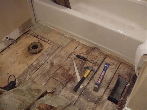 I'm laying down two layers of 3/4 subfloors for my bathroom remodel. The Smiths: Laying bathroom wood flooring