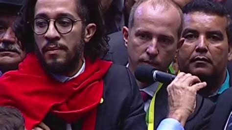 Jean wyllys cospe em bolsonaro. JEAN WYLLYS COSPE NA CARA DE BOLSONARO, VEJA A RESPOSTA de ...