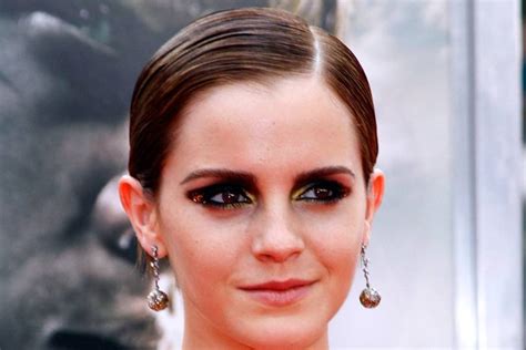 Emma Watsons Short Hair Spread Lesbian Rumours British Vogue
