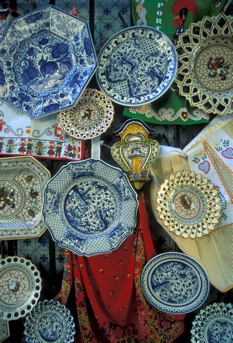 Some brands of fine china are more festive, creating a casual, relaxed vibe, while others are more classy and traditional, showing off your elegant, confident sense of style. Guide to Fine Antique and Vintage China | Vintage china ...