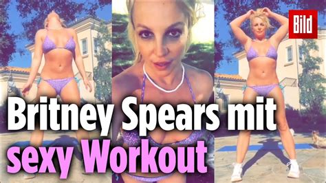 Sexy Auf Der Matte Britney Spears Macht Yoga Im Bikini Youtube