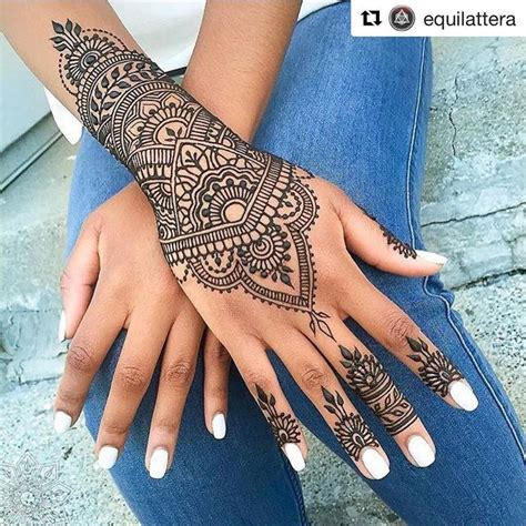 The mandala is an ancient buddhist symbol, representing divine harmony. 284 best Strumpfband, Garter, Bracelet, Bow Tattoo images ...