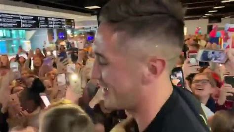 It follows her split from irish footballer aaron connolly. Love Island winner Greg O'Shea suits up for Killarney ...