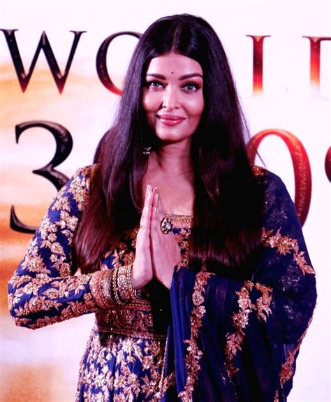 New Delhiaishwarya Rai Bachchan Poses During The Promotional Event