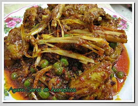 Cuci bersih ayam lalu rebus hingga matang, tiriskan. Mencuba Resepi | Tinta Wan Anie
