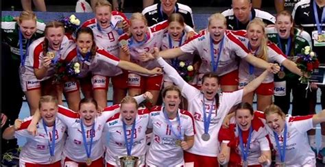 Average age of team players 26,6 years. Danish girls win Junior World's Championship 2016 ...