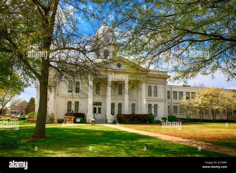 Colbert County Courthouse In Tuscumbia Alabama Stock Photo Alamy