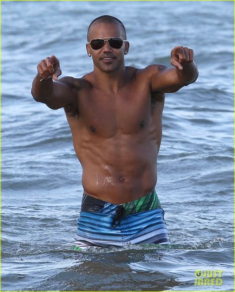 Shemar Moore Flaunts His Beach Body For Everyone To See Photo