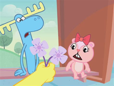 Image Cuddles Giving Giggles Flowers Png Happy Tree Friends Wiki Mondo Mini Shows Cartoon