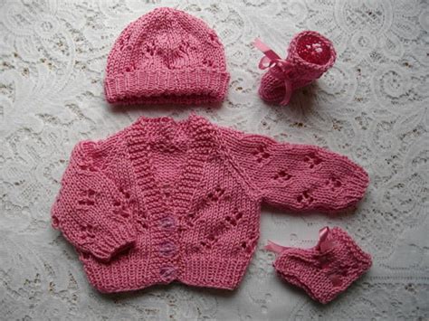 This is my preemie baby simple socks (circular) knitting pattern. Prem Baby Booties Knitting Pattern Free