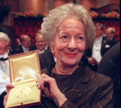 Wislawa Szymborska Nobel Winning Polish Poet Dies At 88 The New