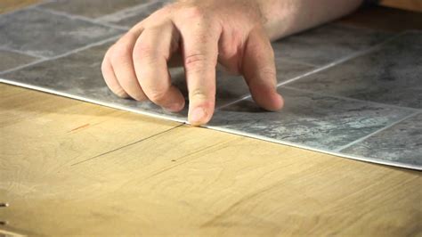 Linoléum sur un plancher en bois Comment poser et coller le faire soi