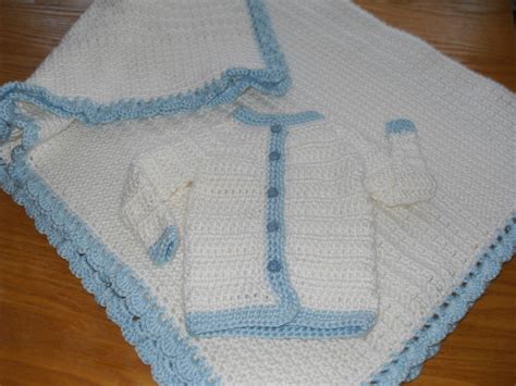 These baby burp cloths feature vintage handkerchiefs on one side and soft chenille on the other. Baby Guisantico accesories