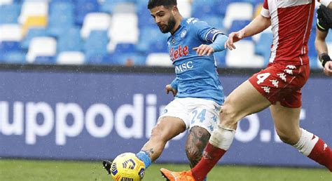 Al minuto 84' lorenzo insigne calcia il rigore che si stampa sul palo. Napoli-Fiorentina, rigore netto su Insigne! Chiffi non lo ...