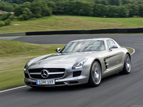 View similar cars and explore different trim configurations. Mercedes-Benz SLS AMG Gullwing 2011 | Fotos e Imágenes en ...