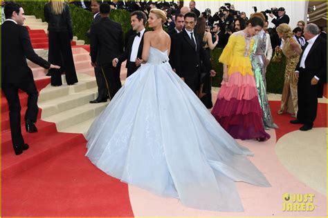 Lindsay Lohan Takes Issue With Zendayas Met Gala 2019 Look Publicly Shades Her On Social Media