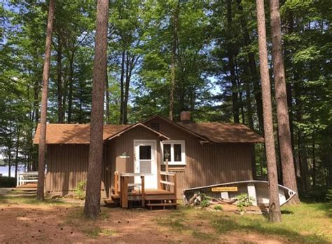 This unique woodland cabin rental in point roberts, washington, is perfect for a couples' romantic escape and has a maximum occupancy of two guests. Anchor Vacation Rentals R Point of View Cabin, St. Germain ...
