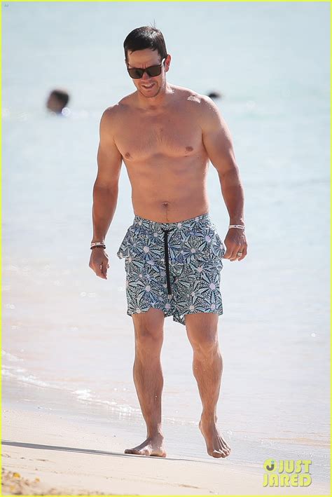 Photo Mark Wahlberg And Wife Rhea Durham Flaunt Their Beach Bodies In