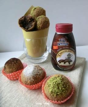 Portate a bollore il brodo di pesce, una volta caldo aggiungete la semola e fate cuocere per circa 5 minuti fuori dal fuoco; Arancine di cous cous al cioccolato | Ricetta