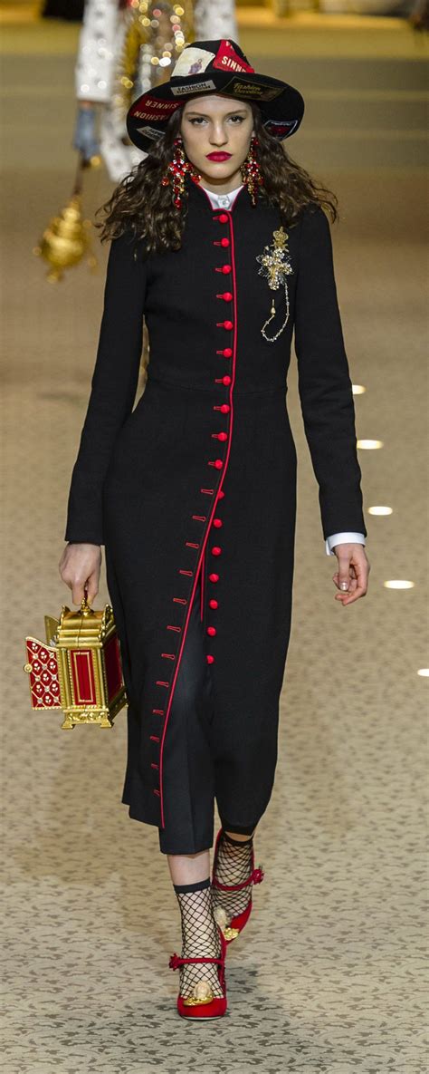 Robes élégantes ou minirobes plus décontractées. Mode Italienne Femme 2019