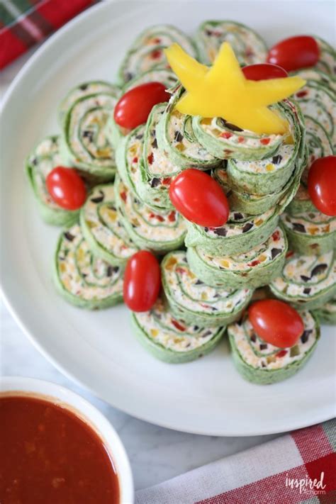 These christmas appetizers are perfect for kicking off christmas dinner or a festive holiday party. Christmas Tortilla Roll-ups Appetizer recipe #christmas # ...
