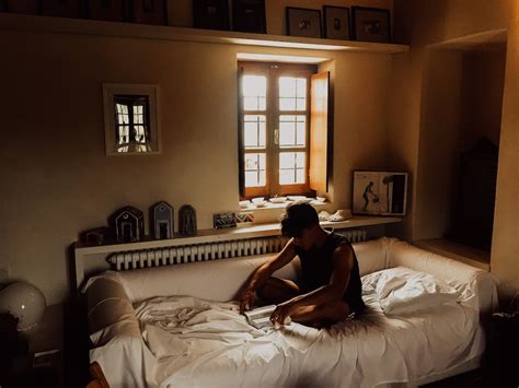 Laying In Bed Pictures Download Free Images On Unsplash