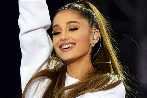 Ariana Grande Goes Makeup Free In Rare Lovely Bare Faced Selfies