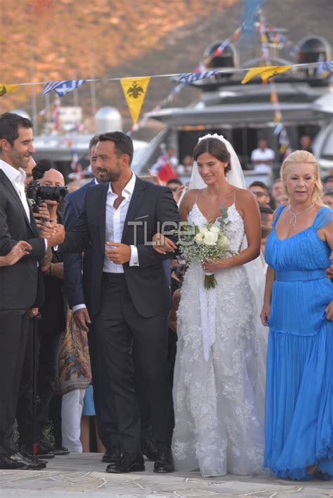 Ανακαλύψτε την νέα μας συλλογή και βρείτε το νυφικό των ονείρων σας! Χριστίνα Μπόμπα: Όλες οι λεπτομέρειες για το νυφικό που ...