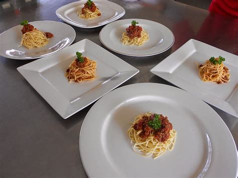 Pada 5 mac 2019, program chef cilik anjuran unit kokurikulum sk binjai dengan kerjasama jabatan kulinari kolej vokasional. Seni Kulinari Kolej Vokasional (ERT) Azizah: Spaghetti ...