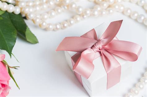 How to send celebrities gifts. Wedding Gift Etiquette: Send a Gift If You Don't Attend a ...