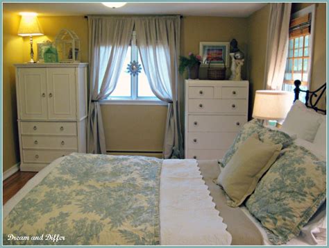 See an inspiration of a design small bedroom layout. Small bedroom furniture arrangement ideas | Hawk Haven