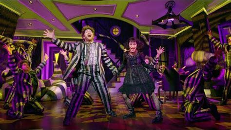 That is the sound of the #beetlejuicebway cast performing on the view for halloween! 『ビートルジュース』ブロードウェイ・ミュージカル版から「Beautiful Sound」のミュージックビデオ公開 ...