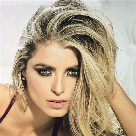 Contrario a lo que algunos creen, la presentadora de 'la voz kids' no ha llegado al cuarto piso y, en 2021, apenas cumplió 39 años. Imagen de Bader Zd en Cristina Heartodo | Hurtado